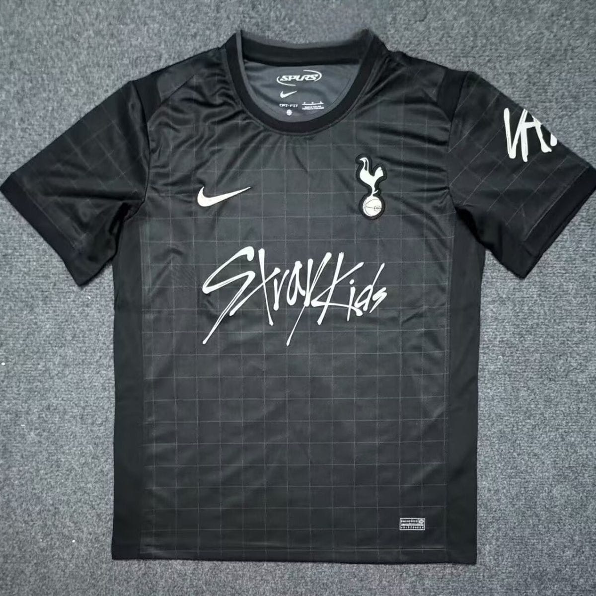 STRAY KIDS TOTTENHAM  T-SHIRT